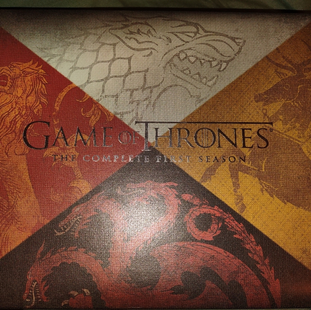 Game of Thrones Season 1 Blu-Ray Gift Set Box With Dragon Egg